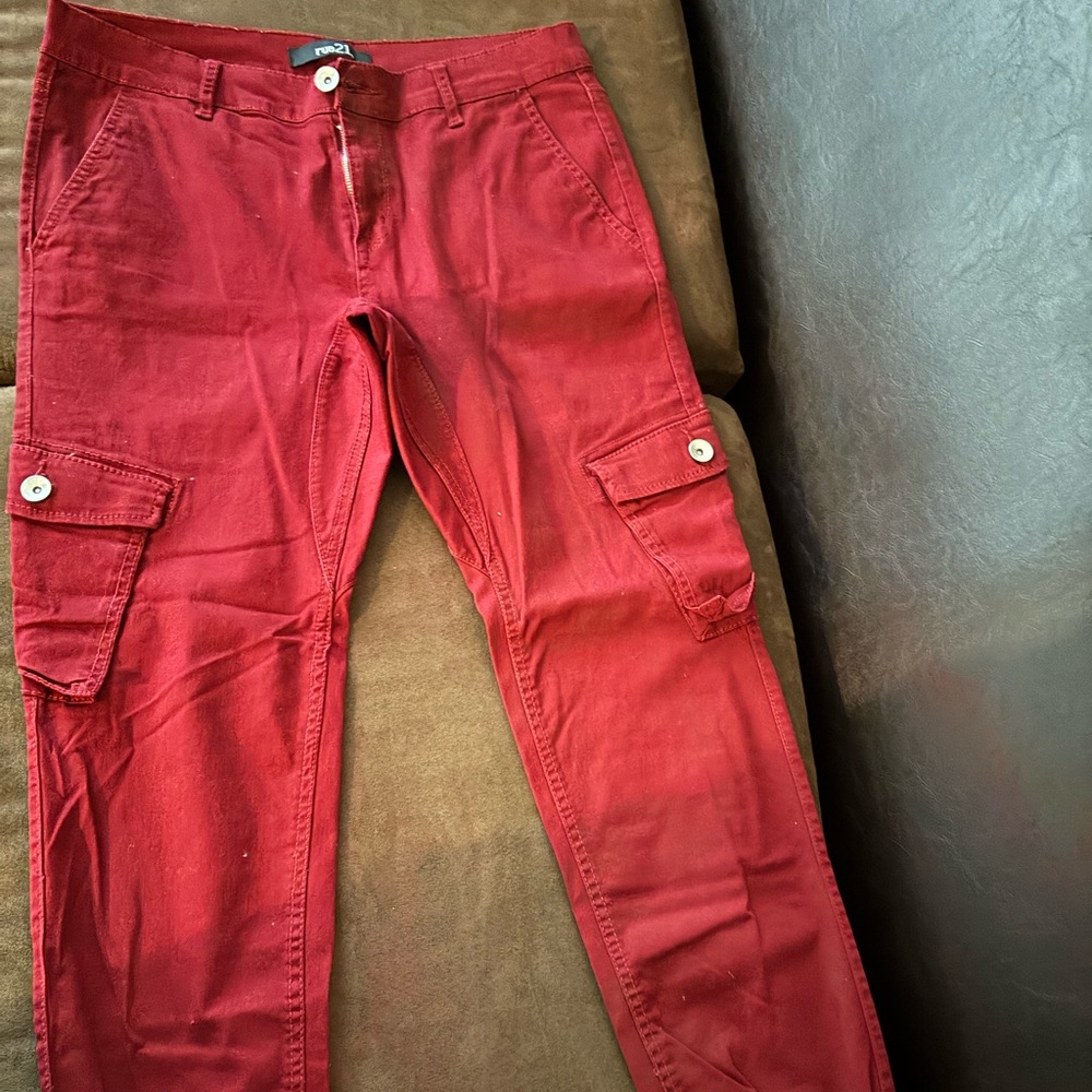 Burgundy Women’s size 10-12 RUE 21 cargo pants, excellent used condition